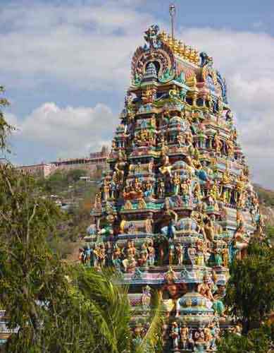 Tiru Avinankuti Temple, Palani Malai in background