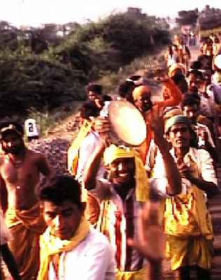 Pada Yatra to Palani during Tai Pucam (19kb)